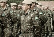 Best Military Coats: From Battlefield Heritage to Modern Streetwear Group of soldiers in camouflage uniforms standing in formation outdoors, wearing desert/tan berets and Brazilian flag patches on their sleeves