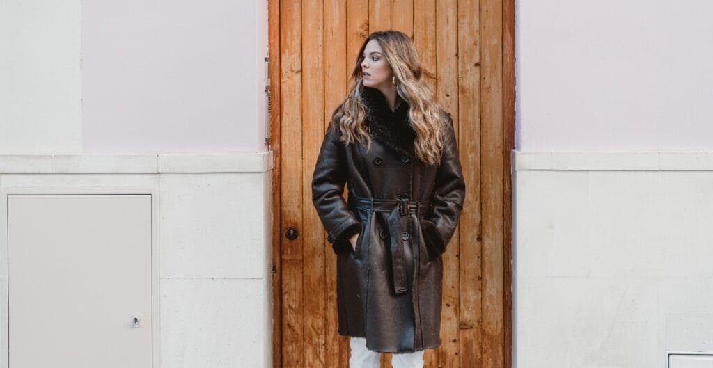 Example: “A bright sunset over a calm beach with waves gently rolling in; a silhouette of a person walking a dog along the shoreline.”
