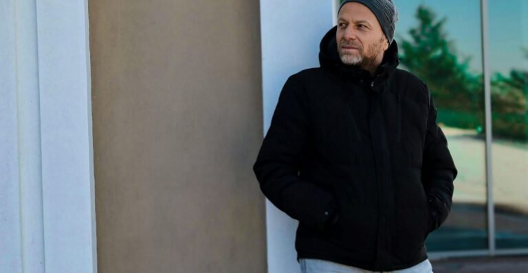 Cozy Casual Winter Jacket: Stay Warm Without Losing Style