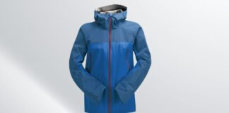 Storm Jacket for Men: Reliable Protection Everyday Style A blue men’s storm jacket with a high collar and red zipper, standing against a light background.