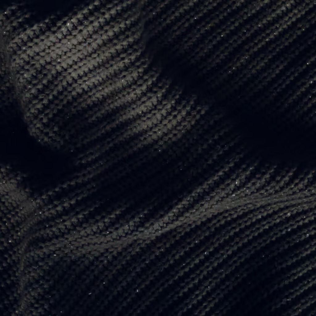 Ultra Motion Dynamic Stretch Weave: Advanced Sports Fabric 7 "Close-up of dark gray knitted fabric with diagonal lines and subtle shimmering threads."
Ultra Motion Dynamic Stretch Weave: