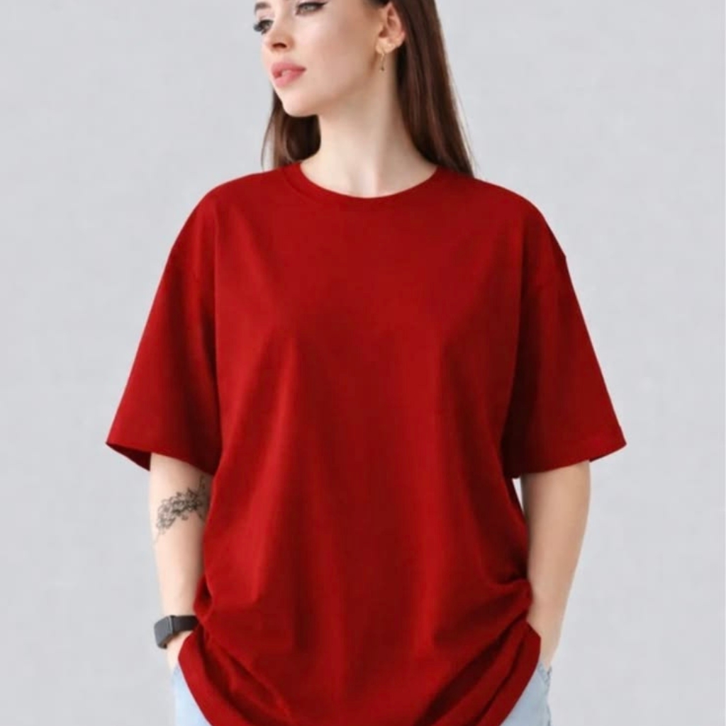 Longline T-Shirts for Girls: Effortless Style Meets Modern Comfort 8 Model wearing a longline red T-shirt with an oversized modern fit.