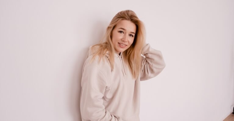 Vintage Half-Zip Hoodie: Classic Style & Daily Comfort Tips