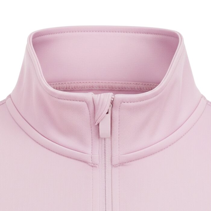 Close-up of a light pink women's golf quarter-zip jacket collar with a partially open zipper.