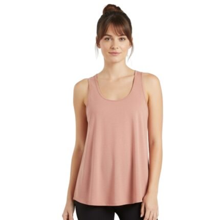 Flat-lay peach performance tank top: rounded neckline, 4.5 cm racerback straps, curved hem, matte textured fabric on pure white background.