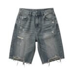 Gray baggy denim short with distressed wash and frayed hem