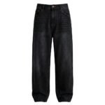 Hip-hop style baggy jeans in black.